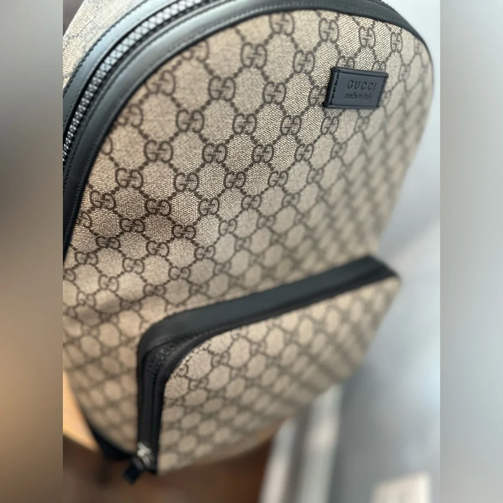 Gucci GG Supreme Large Backpack - Picture 9 of 13